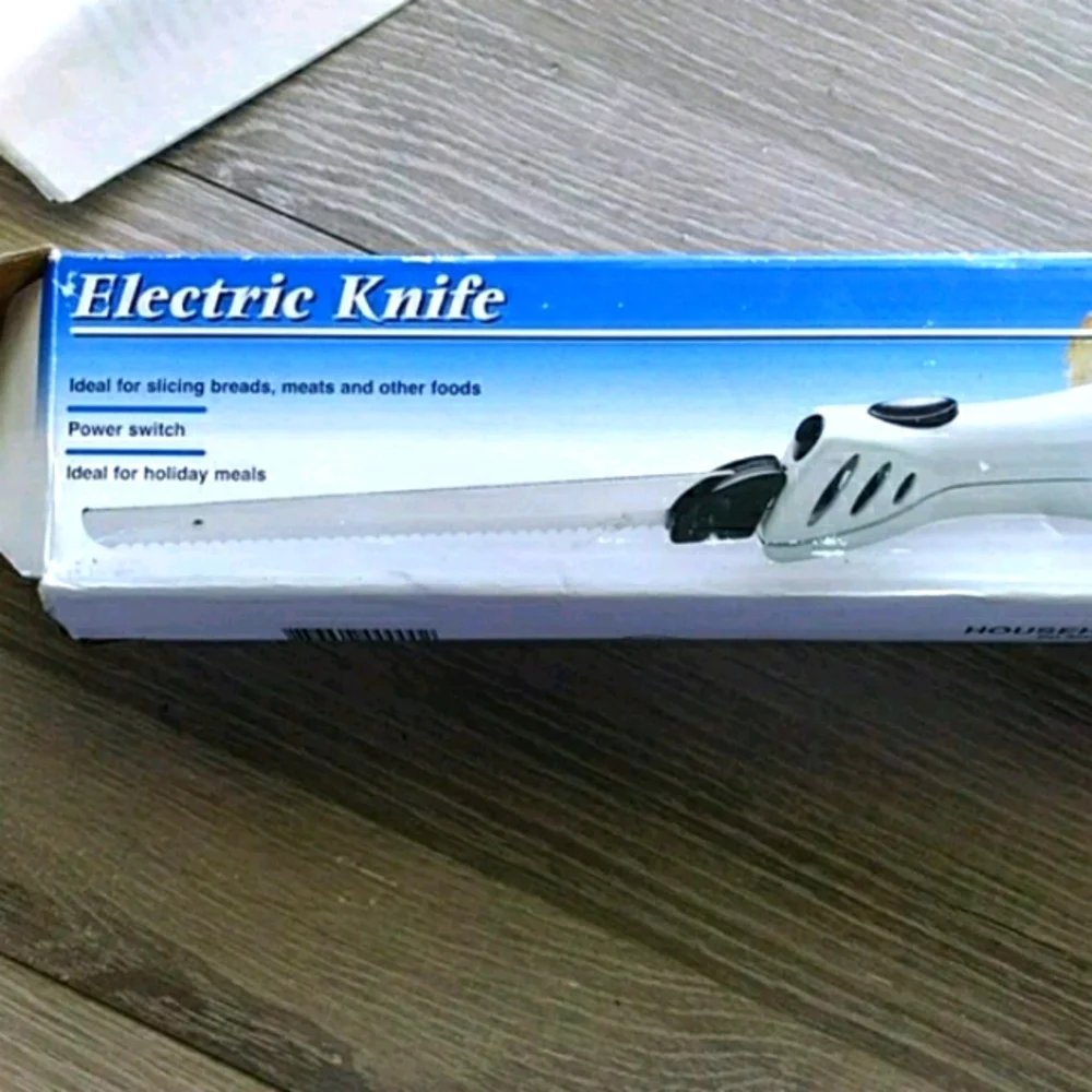 NWB Electric knife white